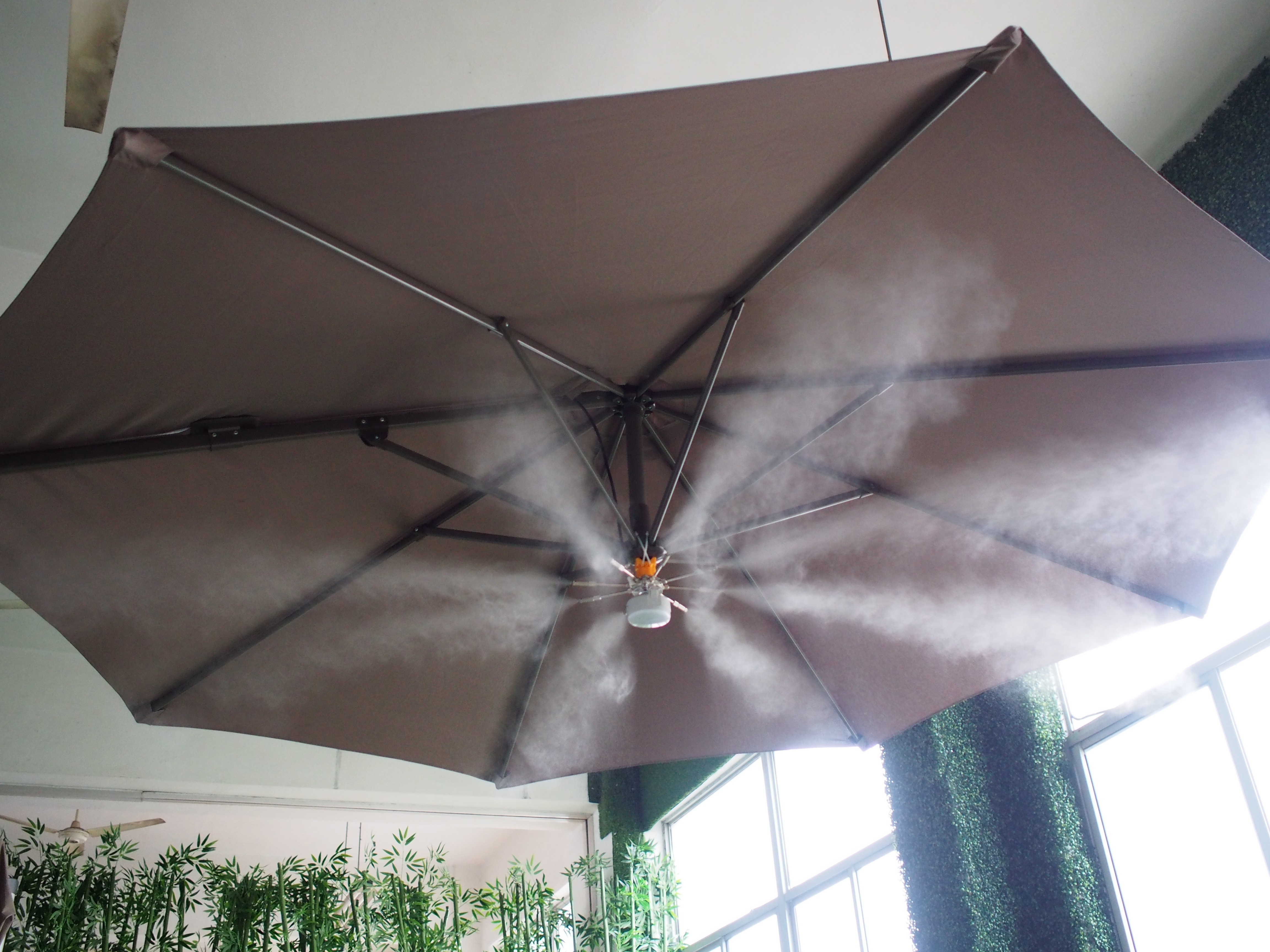 O'Fresh Kit parasol 8 buses avec lampe pour brumiseur haute pression pour parasol déporté