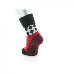 Berthe Aux Grands Pieds Chaussettes Damiers Rouges et Noirs - Image 3